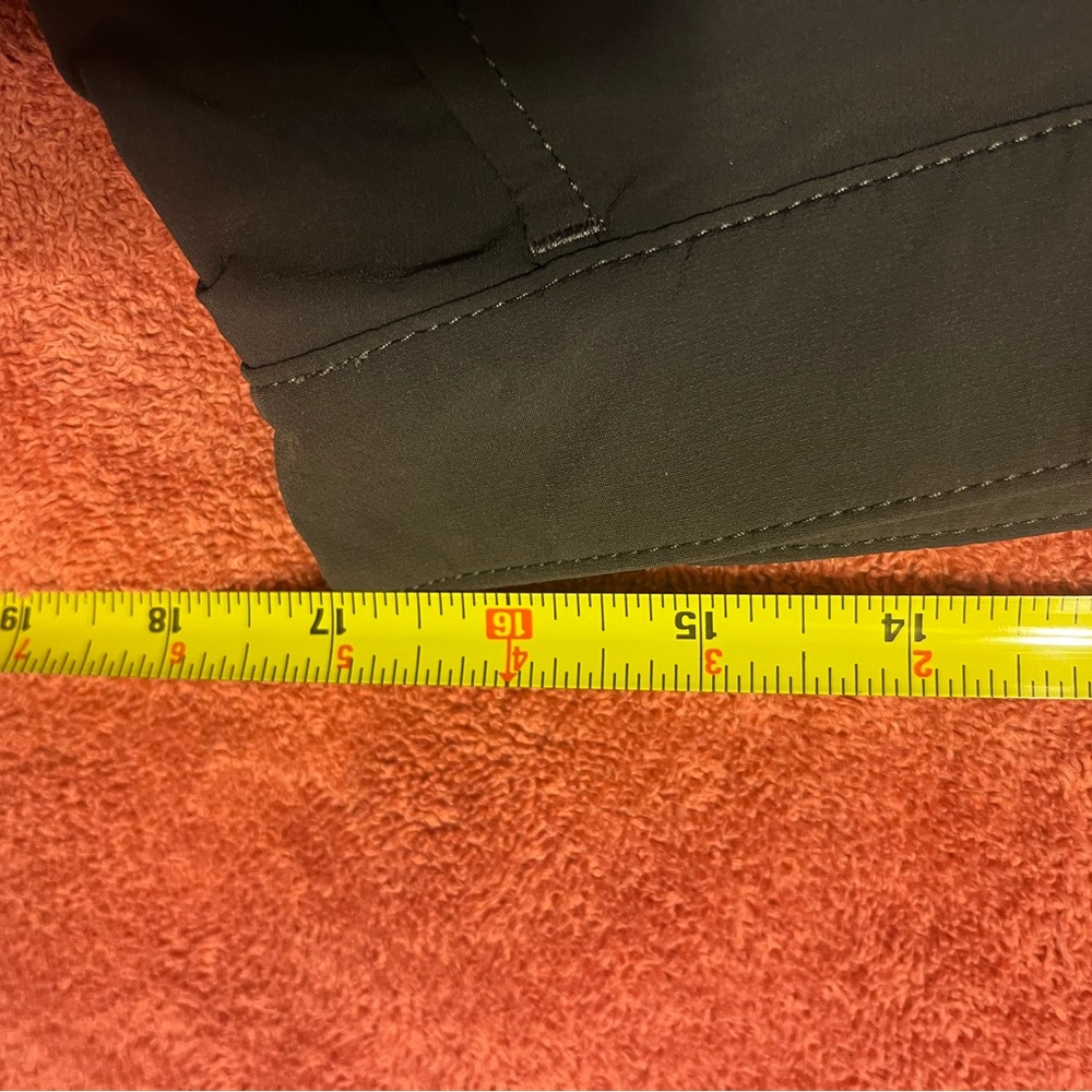 Mountain Equipment Co-op Softshell Hiking/Climbing Capris, 34-36? - Picture 8 of 10
